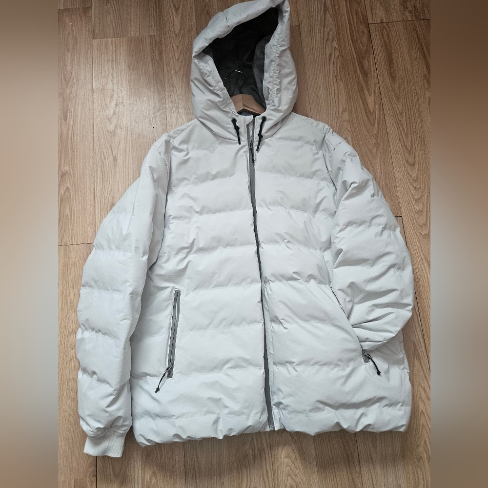 H&M White Puffer Jacket with Hood and Quilted Design